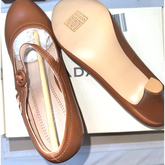 J.Adams Pixie Tan Faux Leather Pixie Heels Size 8 - Picture 4 of 7